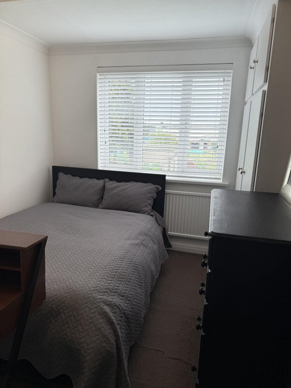 Photo 1: Bedroom