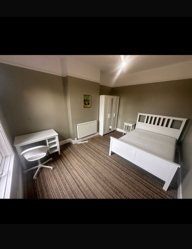 Photo 1: Room 2 