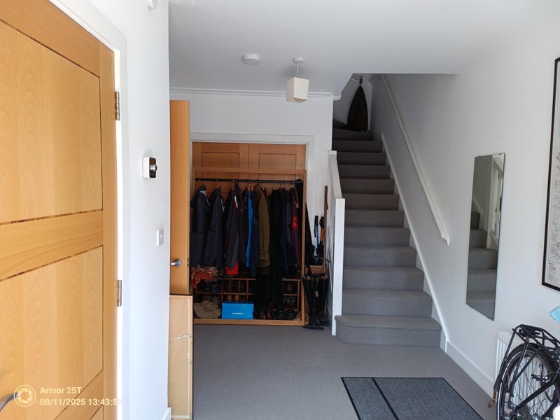 Photo 1: Entrance Hallway