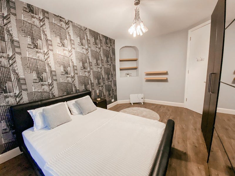 Photo 1: Bedroom