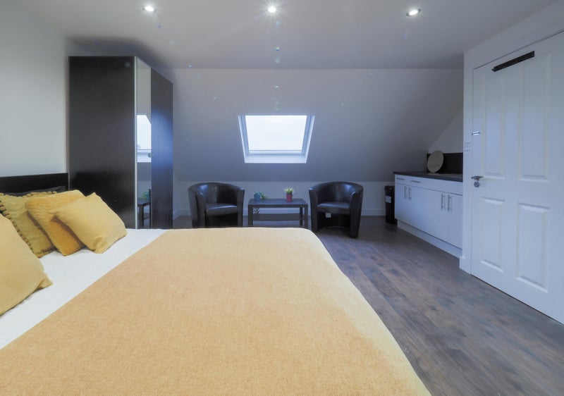 Photo 1: Bedroom