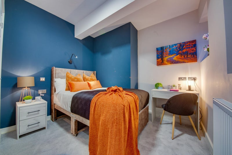 Photo 1: Room 1