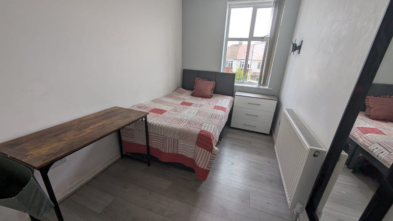 Photo 1: Room 3