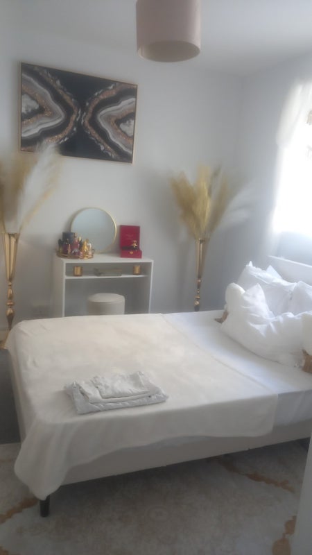 Photo 1: Bedroom