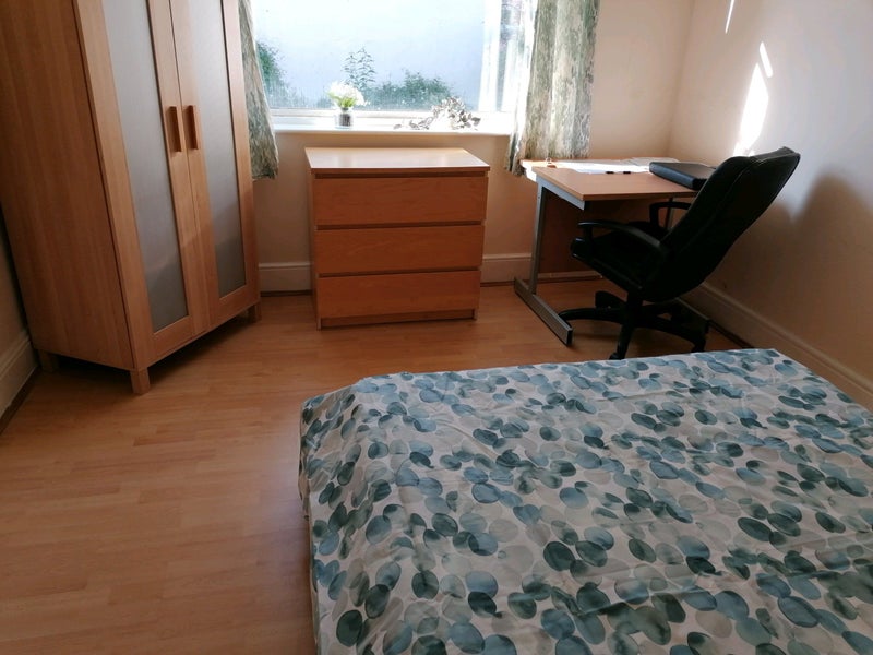 Photo 1: Room 4