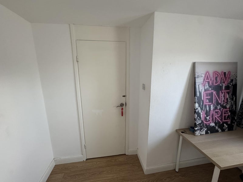 Photo 1: Bedroom