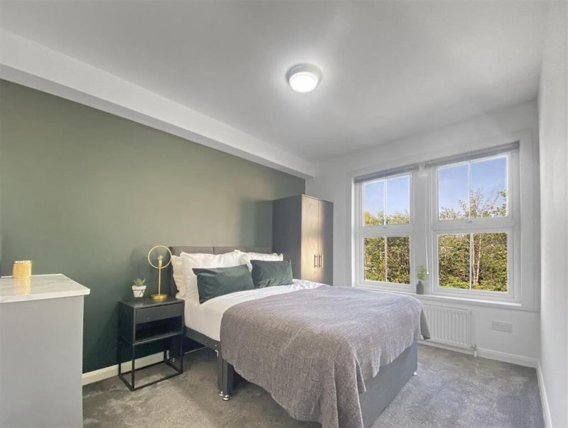 Photo 1: ROOM 8