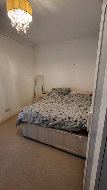 Photo 1: Double bedroom