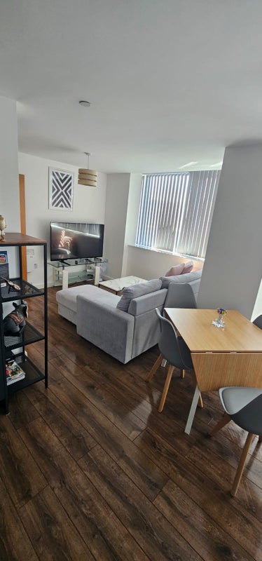 Photo 1: Lounge