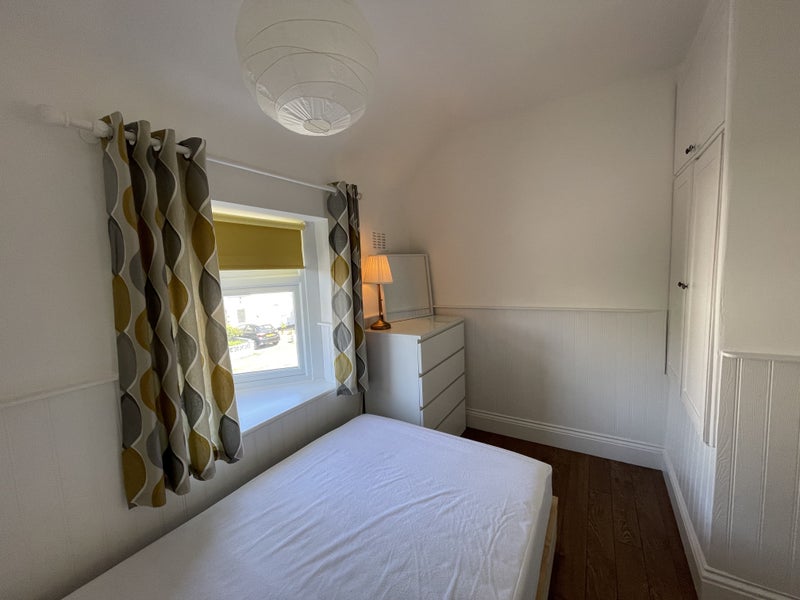 Photo 1: Bedroom 2