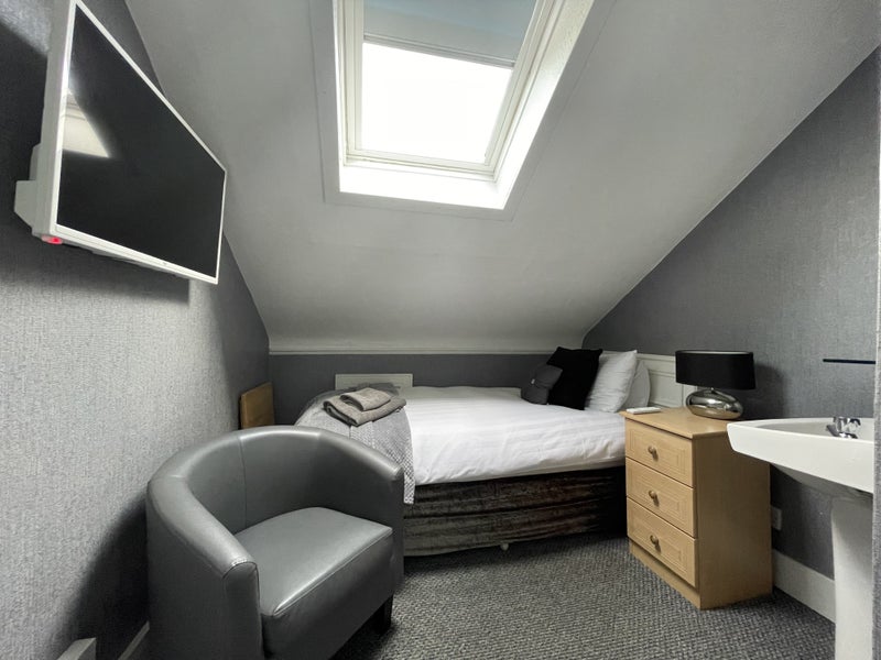 Photo 1: Room (Yours)