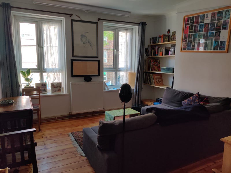 Photo 1: Lounge