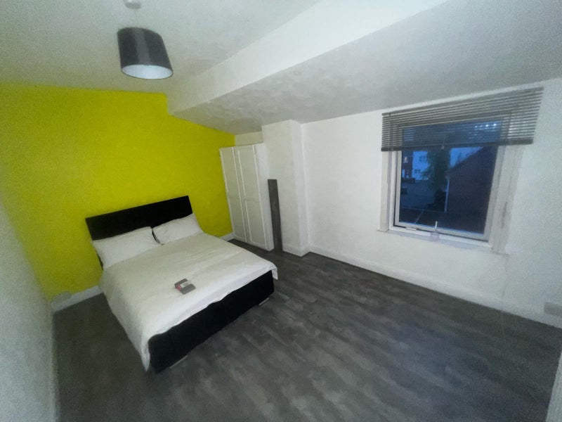 Photo 1: Bedroom No.5