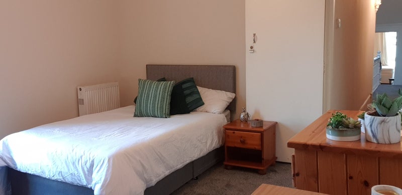 Photo 1: Room 2 