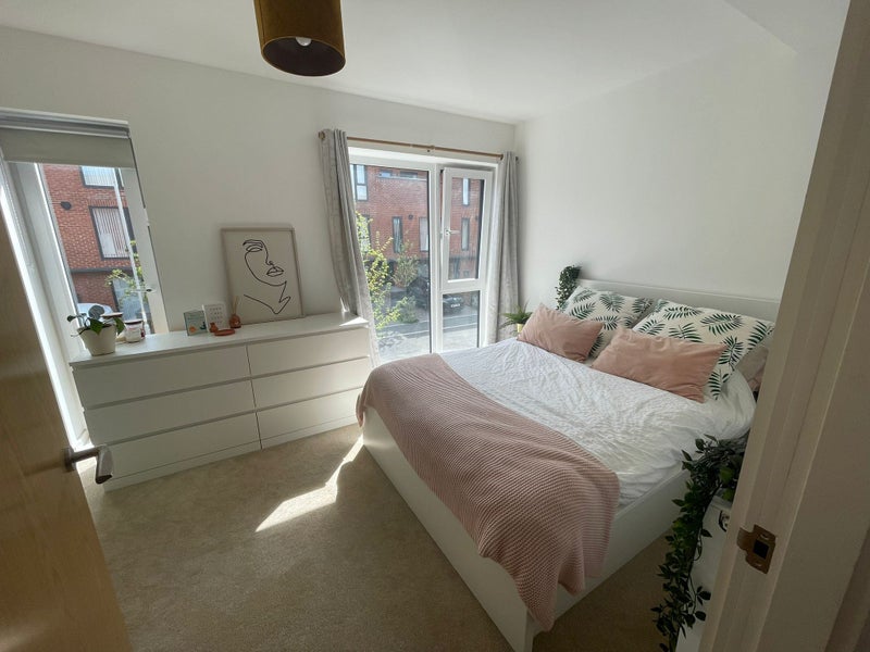 Photo 1: Room for Rent