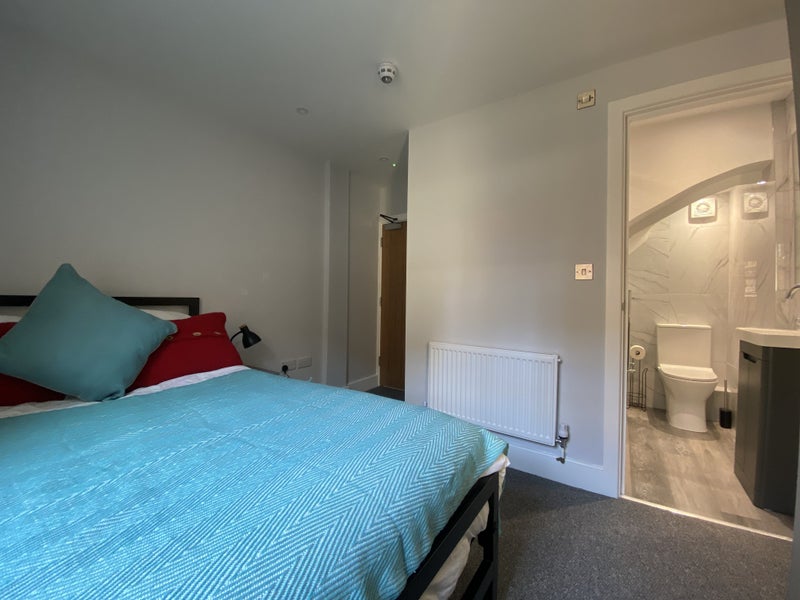 Photo 1: Room 1 