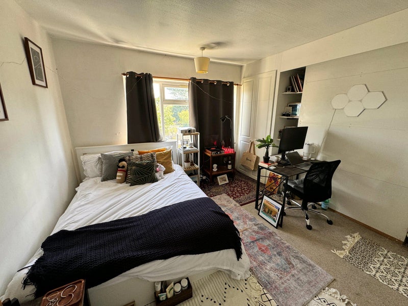 Photo 1: Room