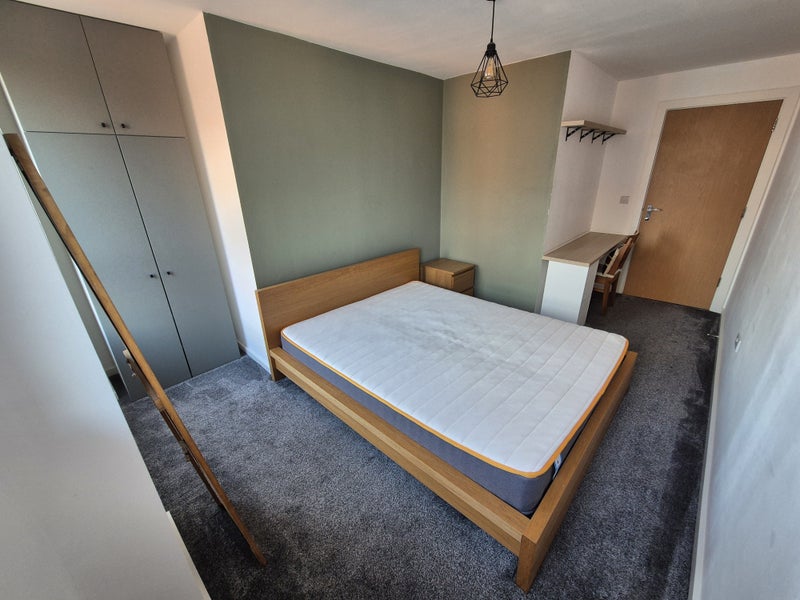 Photo 1: Lodger's Bedroom
