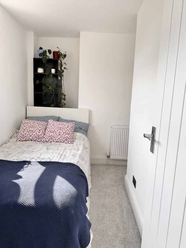 Photo 1: Single Room