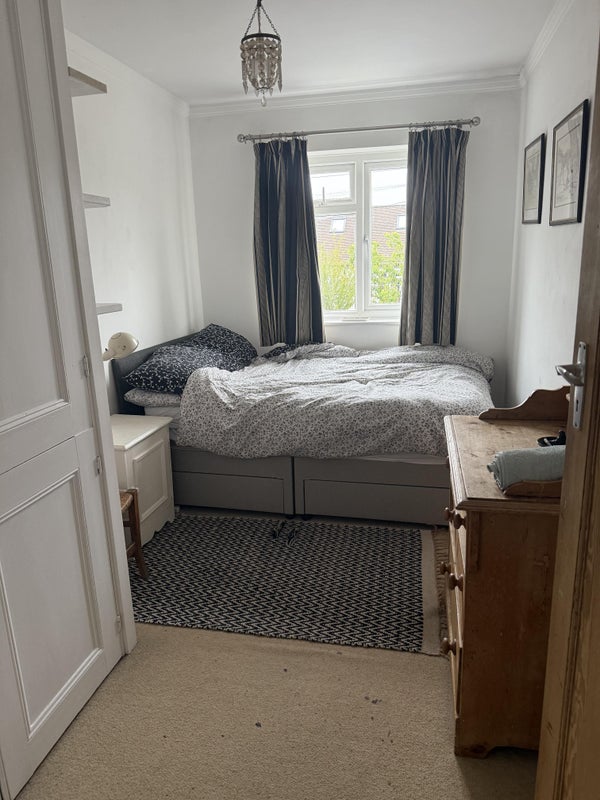 Photo 1: Bedroom
