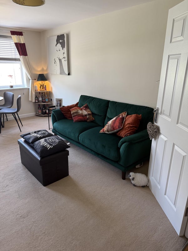 Photo 1: Living room