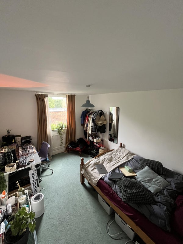 Photo 1: Bedroom