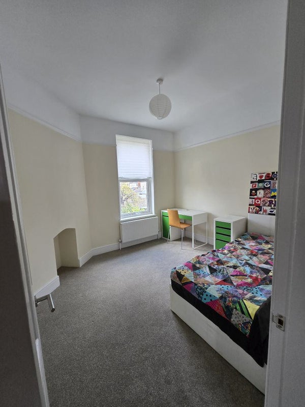 Photo 1: Single Bedroom First Floor