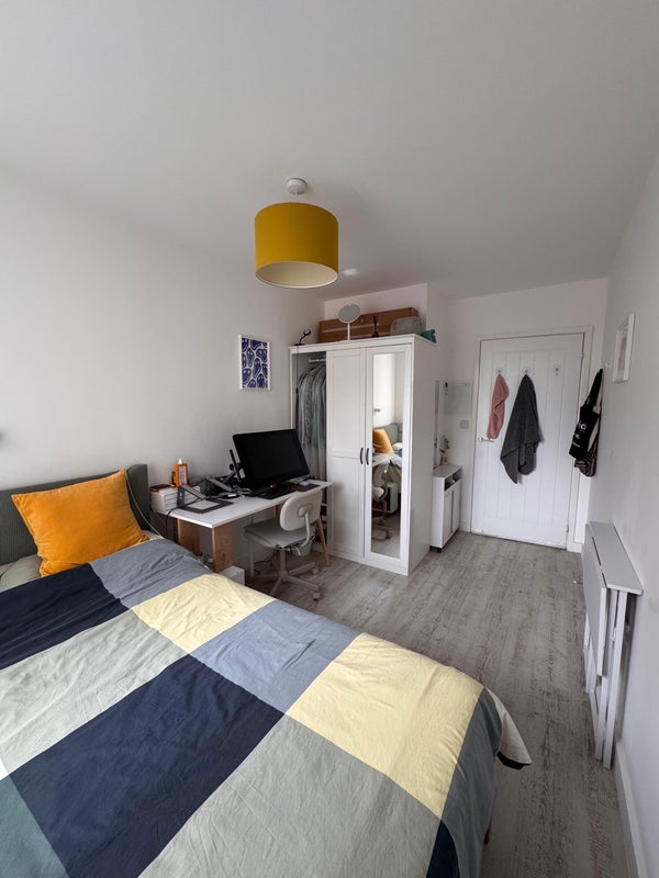 Photo 1: Room 1