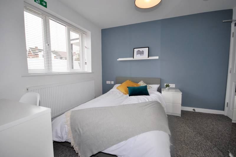 Photo 1: Bedroom 2 - luxury bedrooms for a great night's sleep