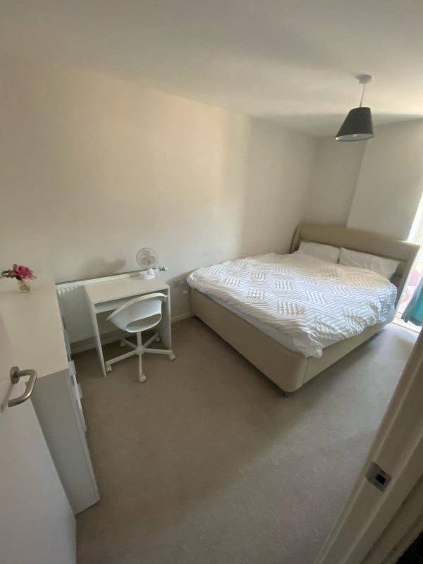 Photo 1: bedroom