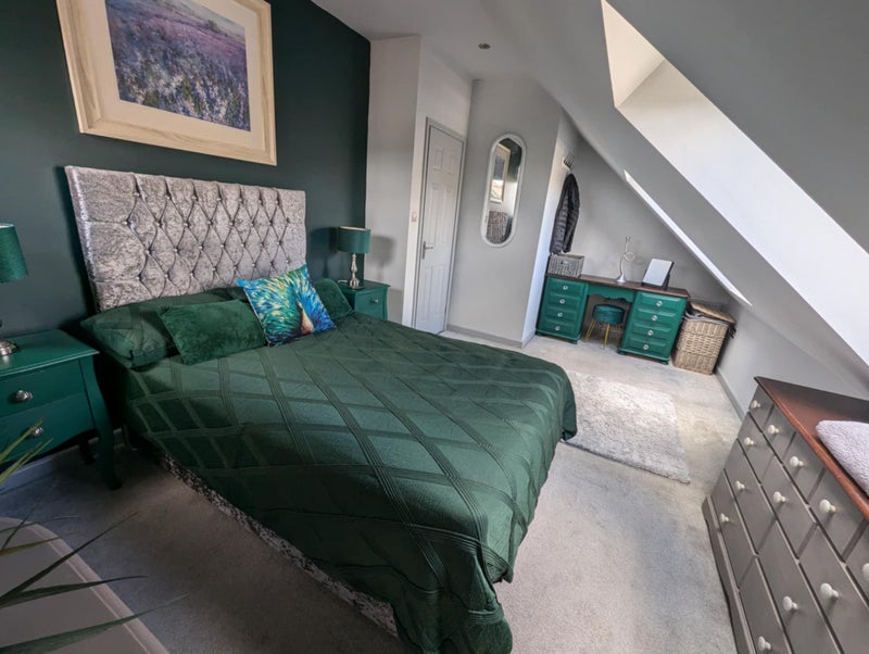 Photo 1: Bedroom 1