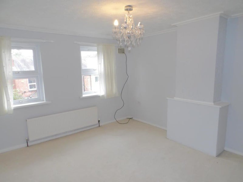 Photo 1: Living/lounge room