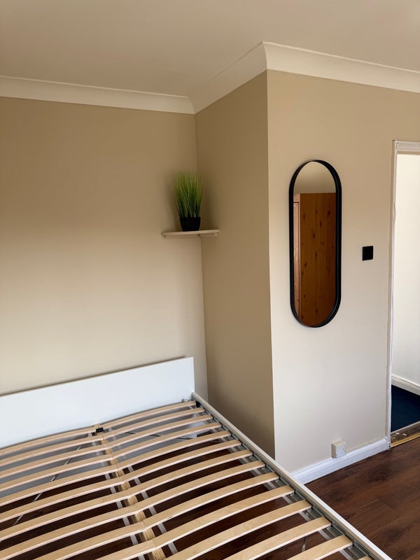 Photo 1: Room 1