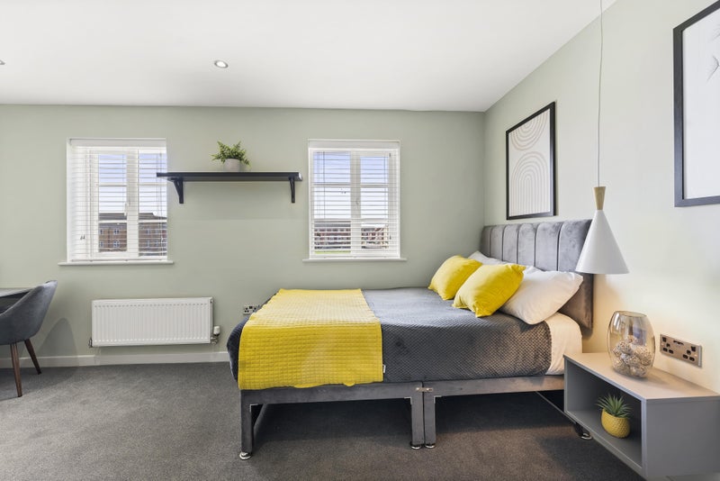 Photo 1: Room 2