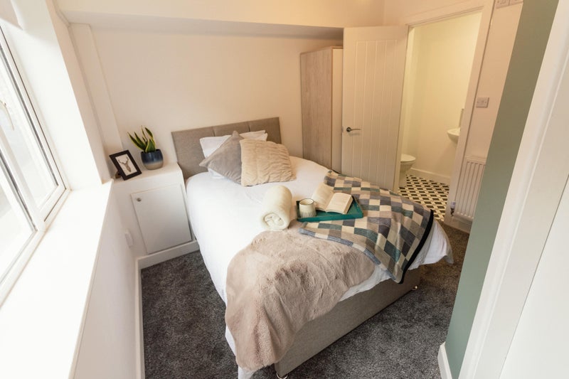 Photo 1: ROOM 1 (£595)