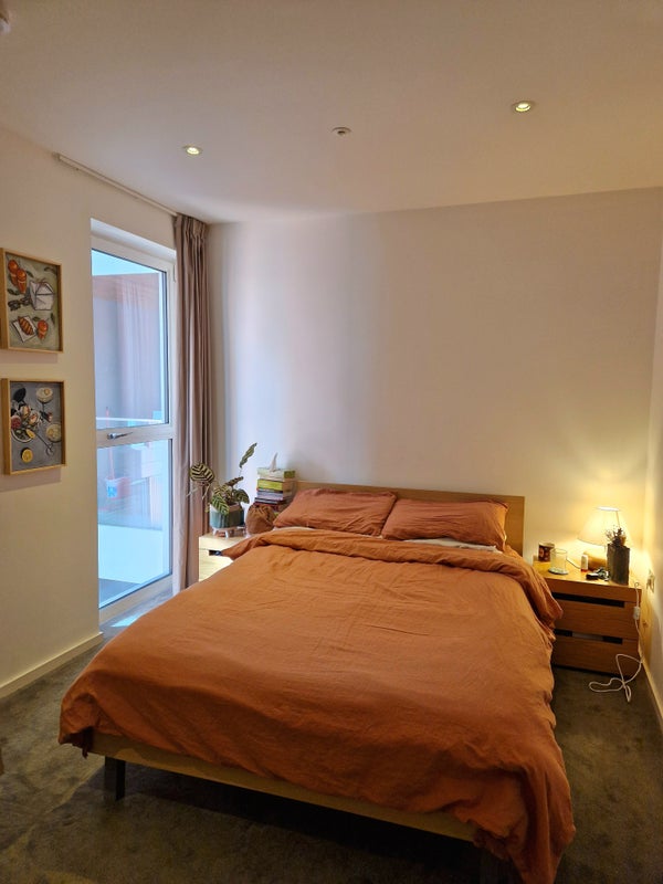 Photo 1: Bedroom