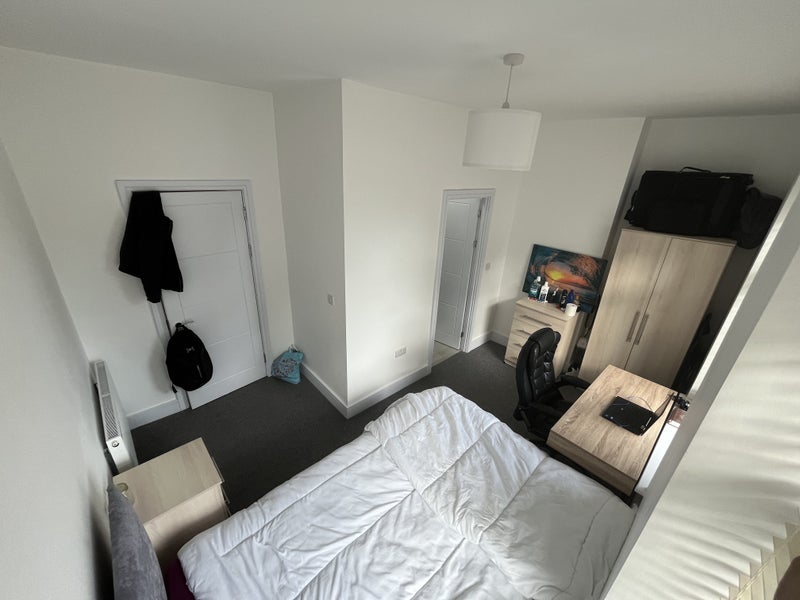 Photo 1: Bedroom
