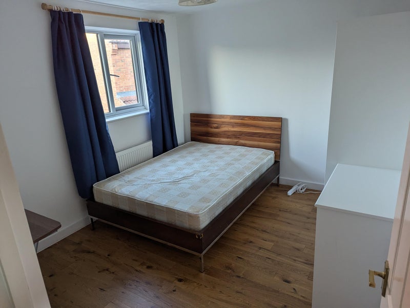 Photo 1: Bedroom 2
