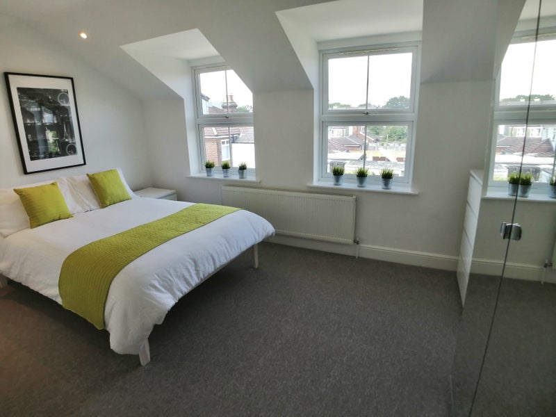Photo 1: Very large en-suite double room