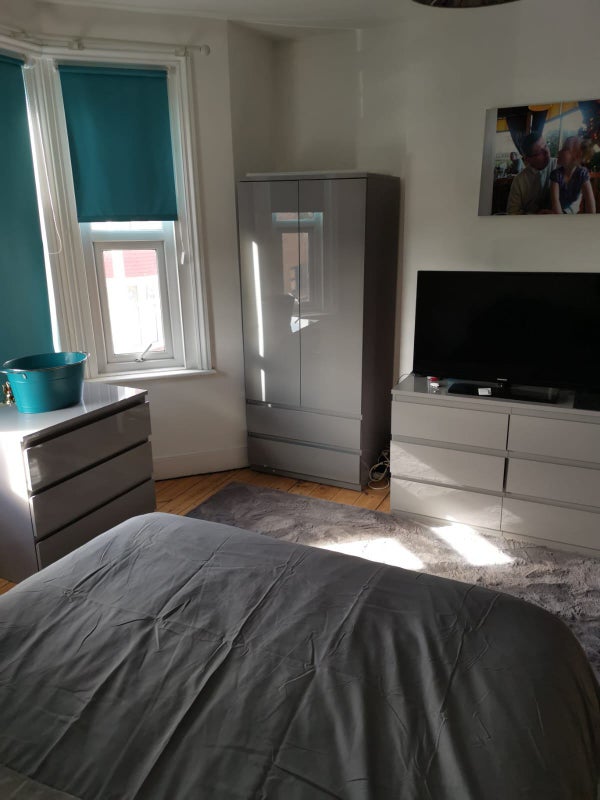 Photo 1: Older photos as current lodger