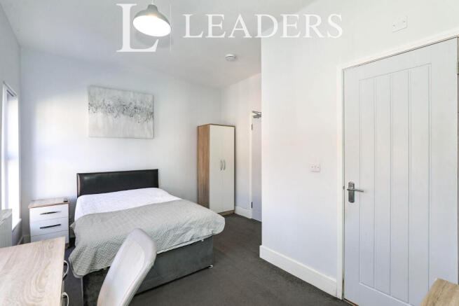 Photo 1: Room 4 With Ensuite 