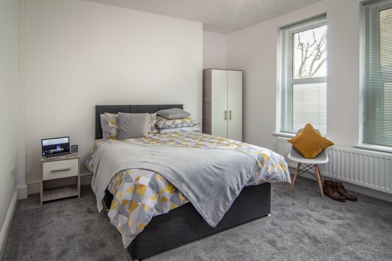 Photo 1: Room 1 with Enuite £650