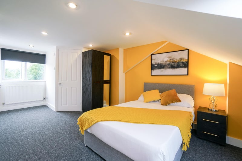 Photo 1: Room 6