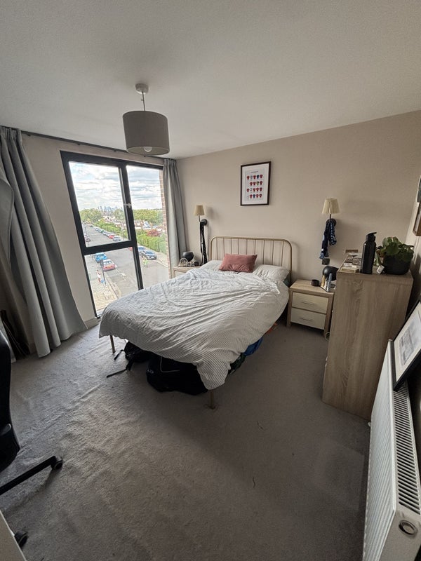 Photo 1: Double bedroom