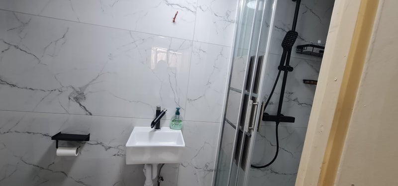 Photo 1: Sharing bathroom