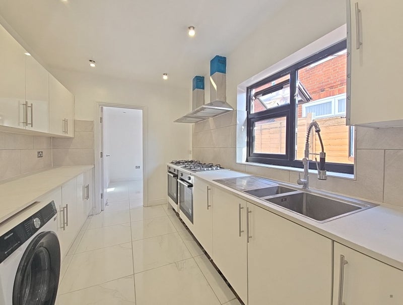 double room in Reading (RG2) - View 5