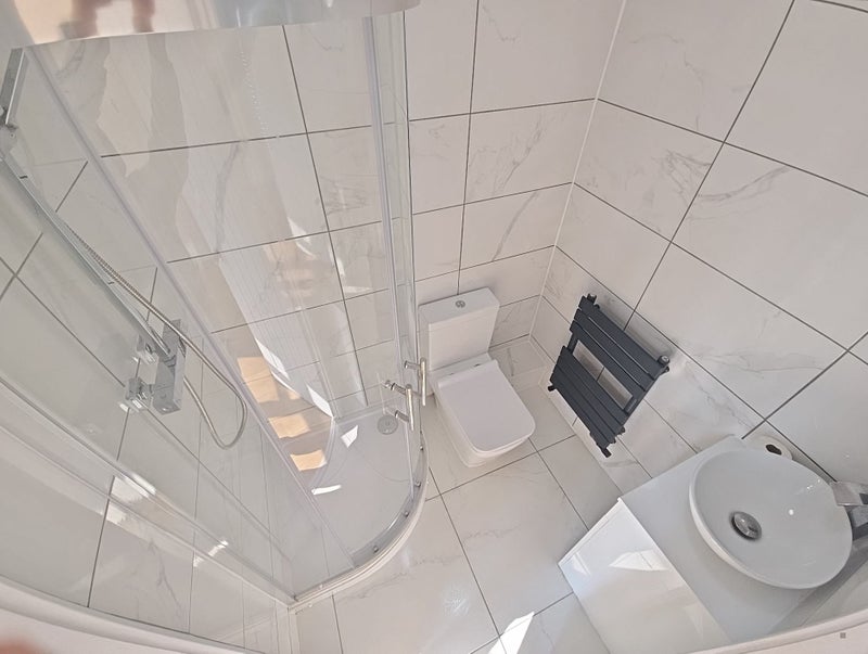 double room in Reading (RG2) - View 3