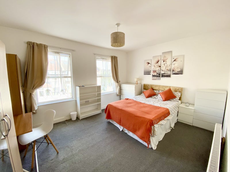 Photo 1: Room 5 - £965
