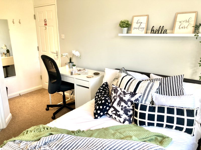 Photo 1: Room 4 - Call today to book a viewing