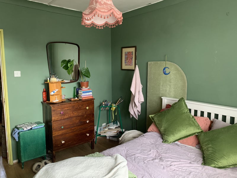 Photo 1: Bedroom